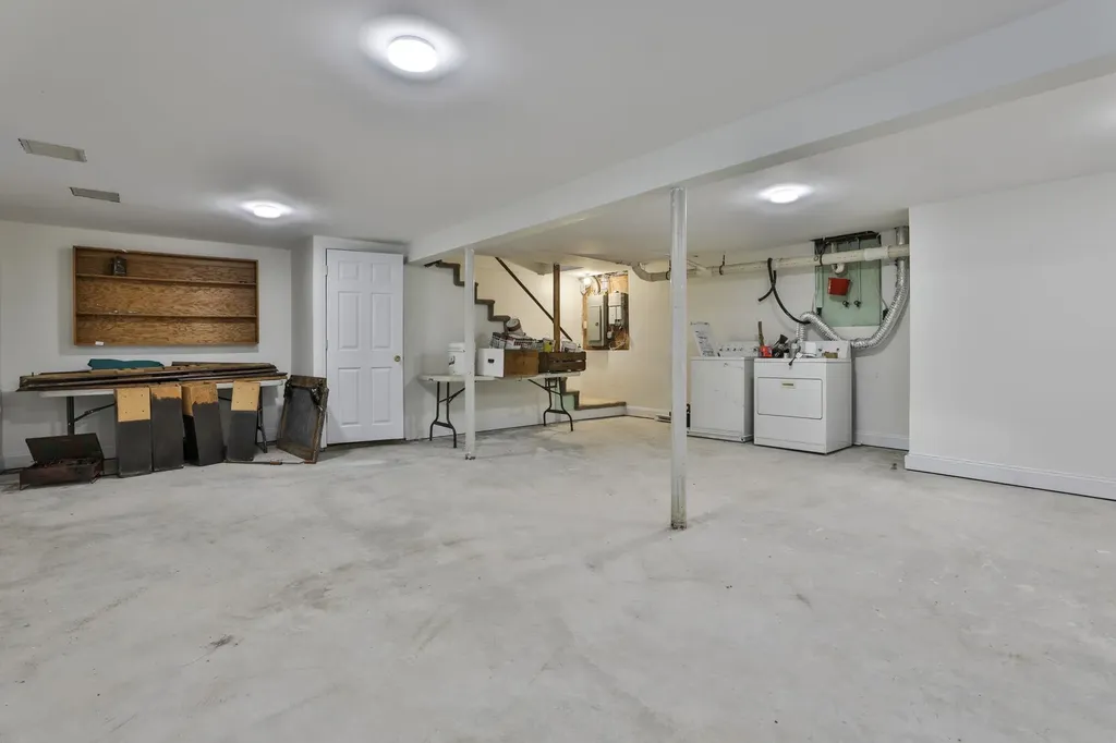 12 Beaver Lake Road Derry NH 03038