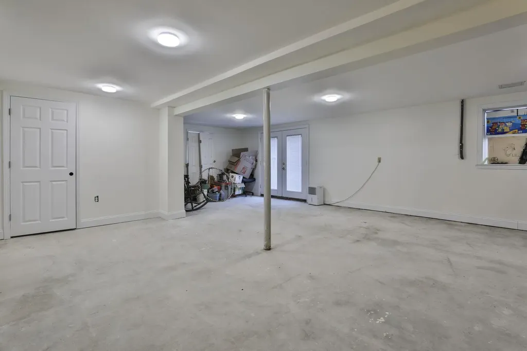 12 Beaver Lake Road Derry NH 03038