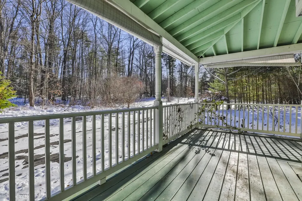 12 Beaver Lake Road Derry NH 03038