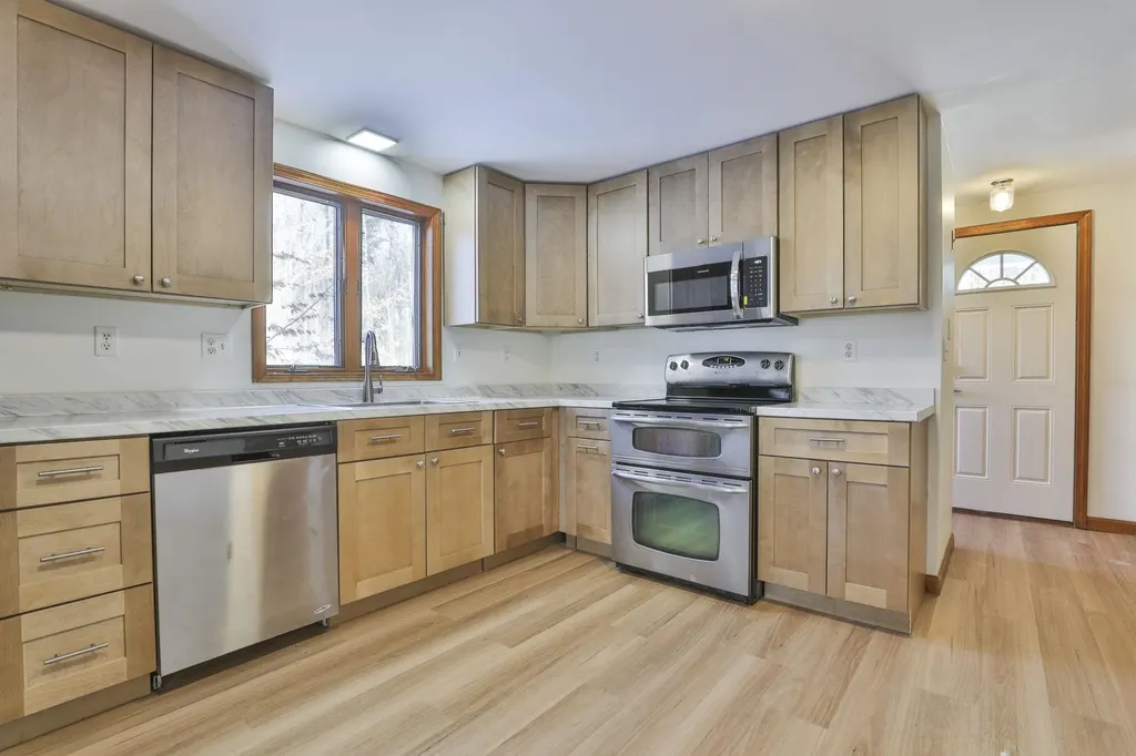 12 Beaver Lake Road Derry NH 03038