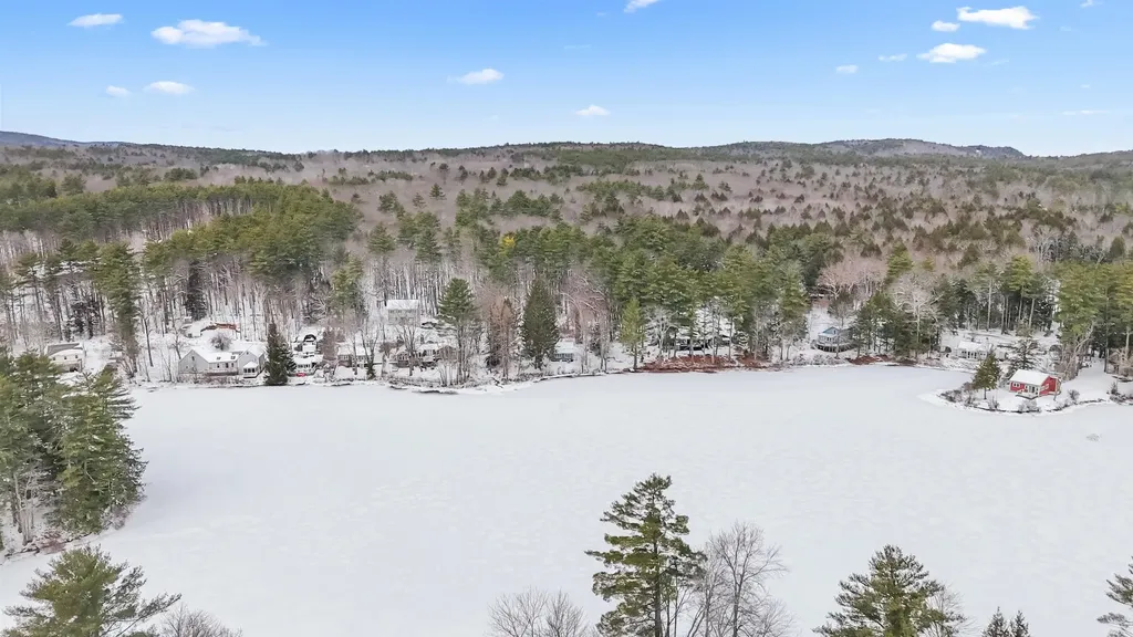 23 Hammond Road Deerfield NH 03037