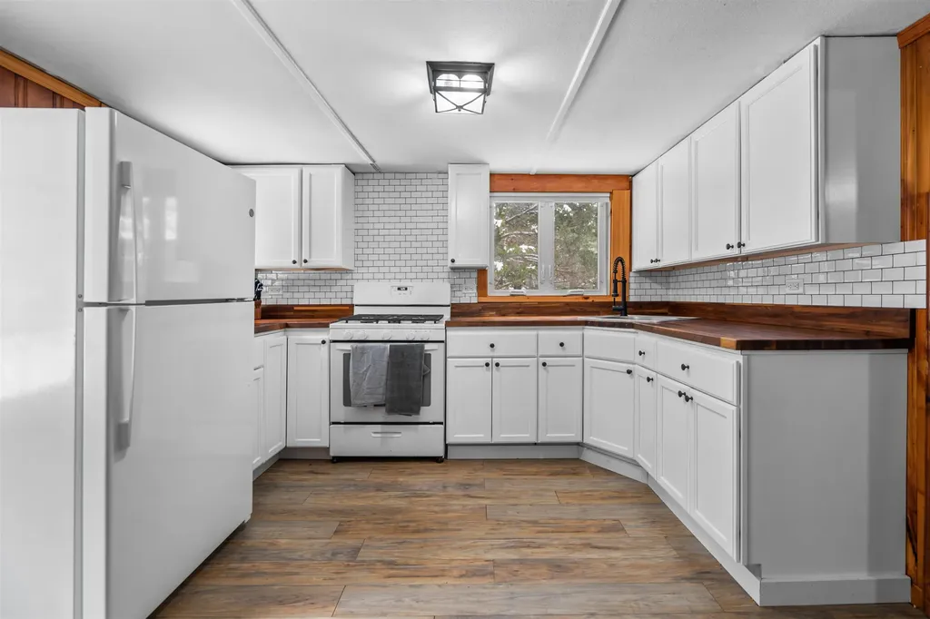 23 Hammond Road Deerfield NH 03037