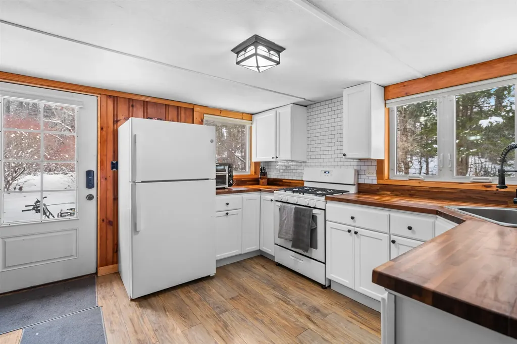 23 Hammond Road Deerfield NH 03037