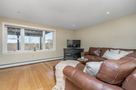 184 Deerfield Road Nottingham NH 03290