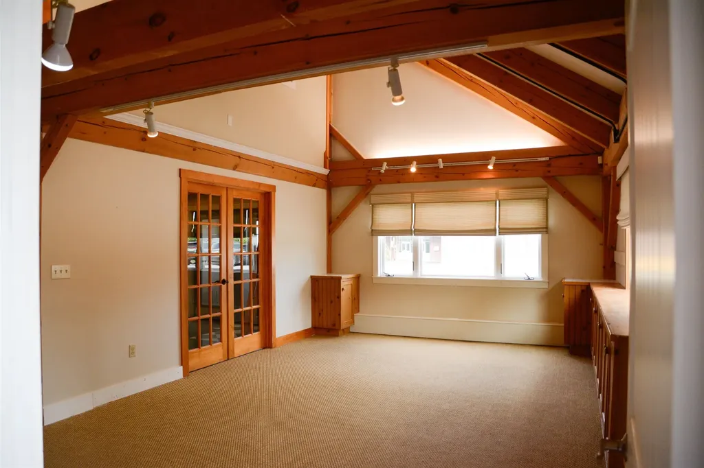 207 Main Street New London NH 03257