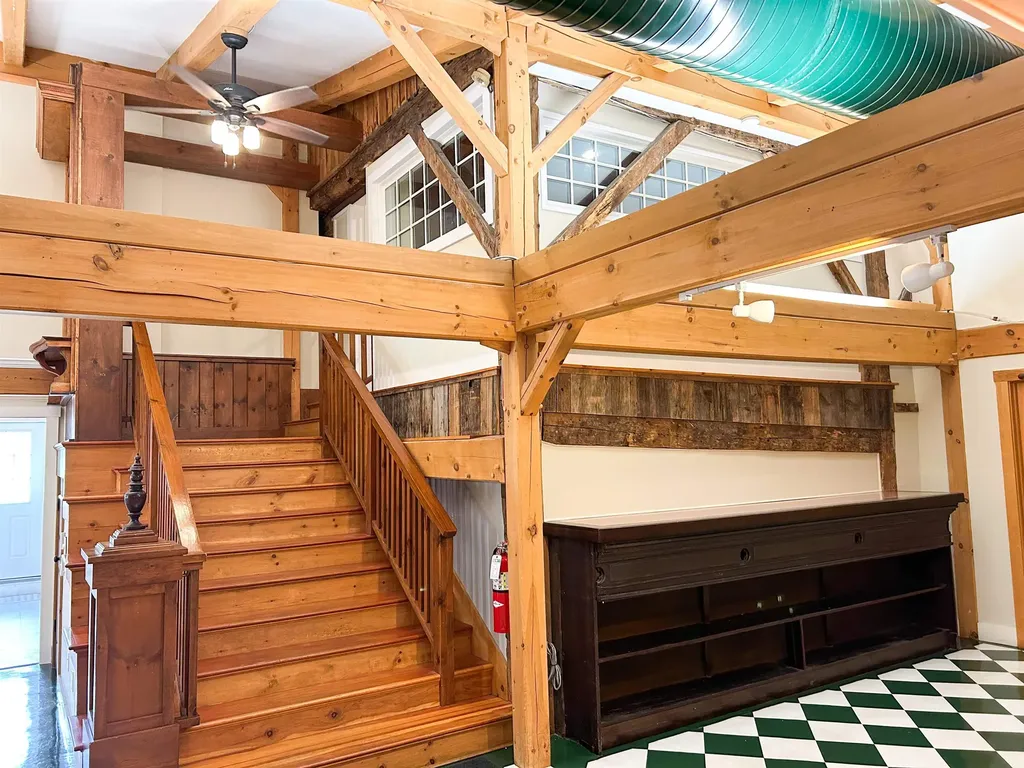 207 Main Street New London NH 03257