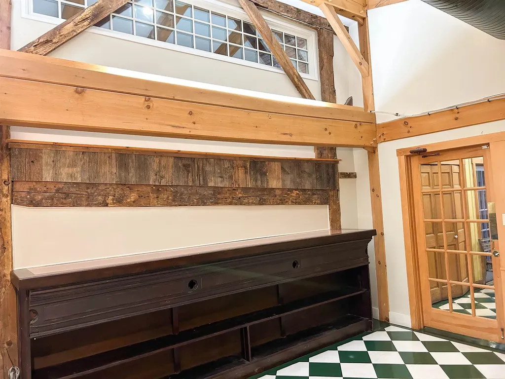 207 Main Street New London NH 03257