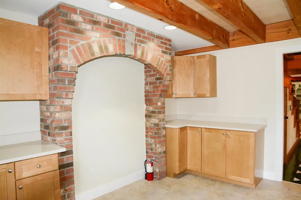 207 Main Street New London NH 03257