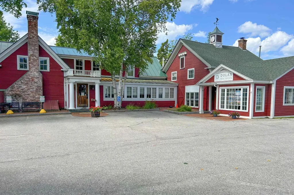 207 Main Street New London NH 03257