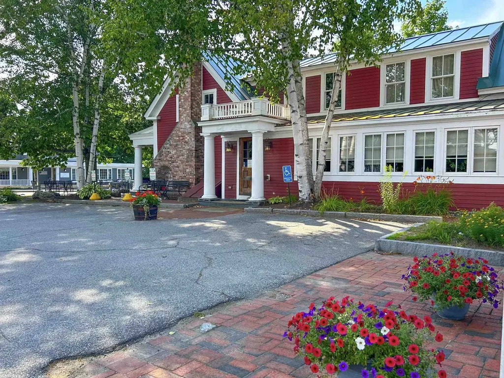 207 Main Street New London NH 03257