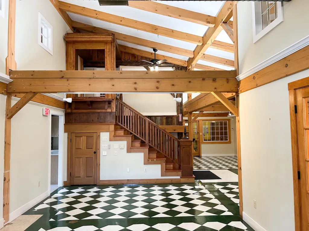 207 Main Street New London NH 03257