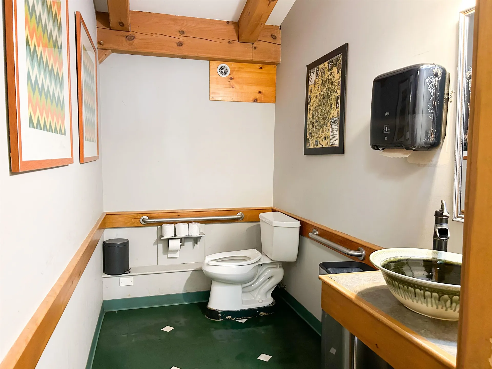 207 Main Street New London NH 03257