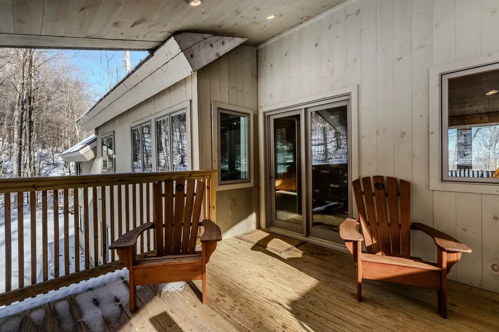 7 Roundtree Road Winhall VT 05340