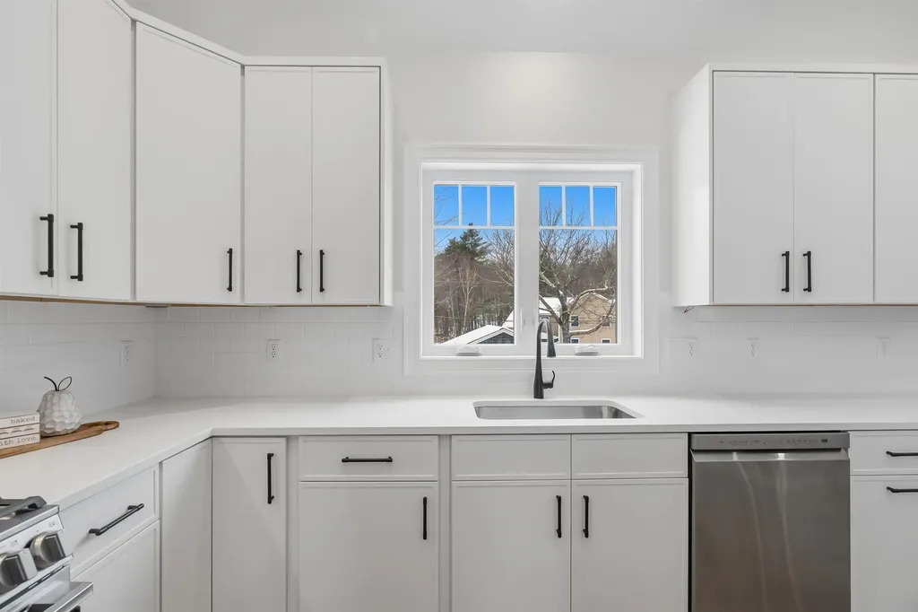 182 Shore Drive Salem NH 03079