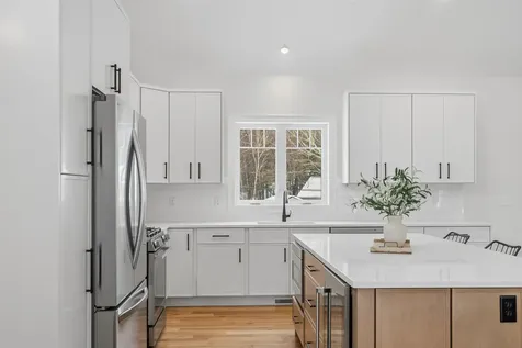 182 Shore Drive Salem NH 03079