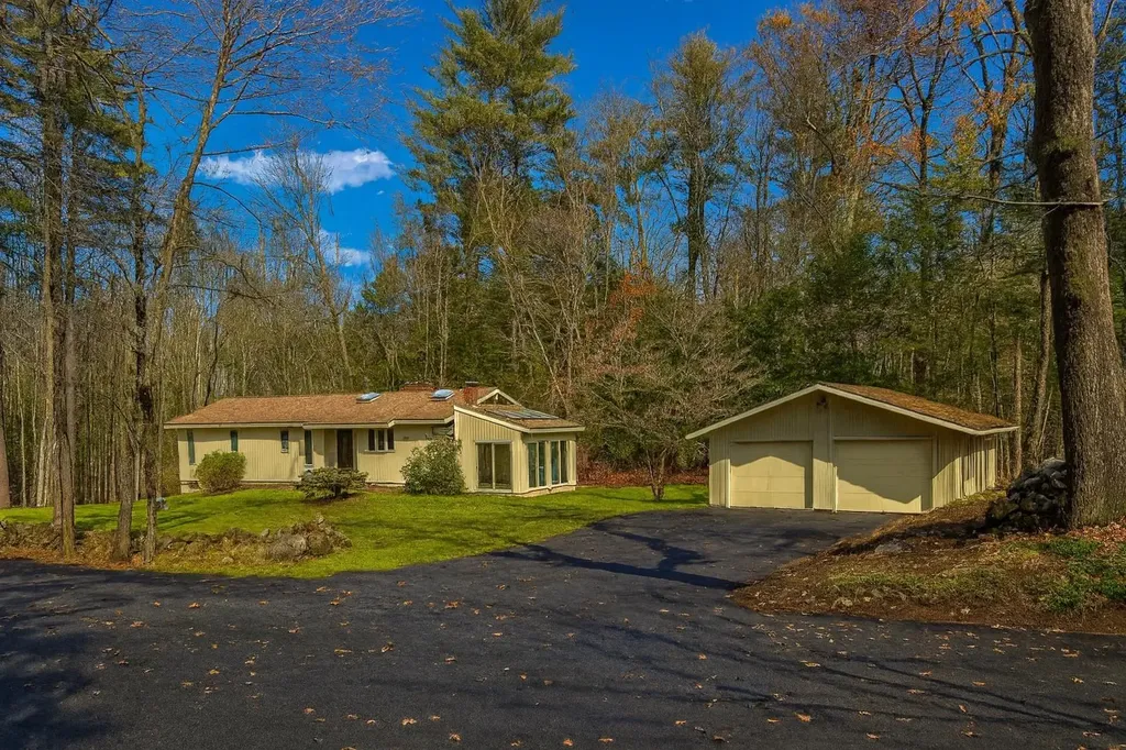 17 Foss Farm Road Durham NH 03824