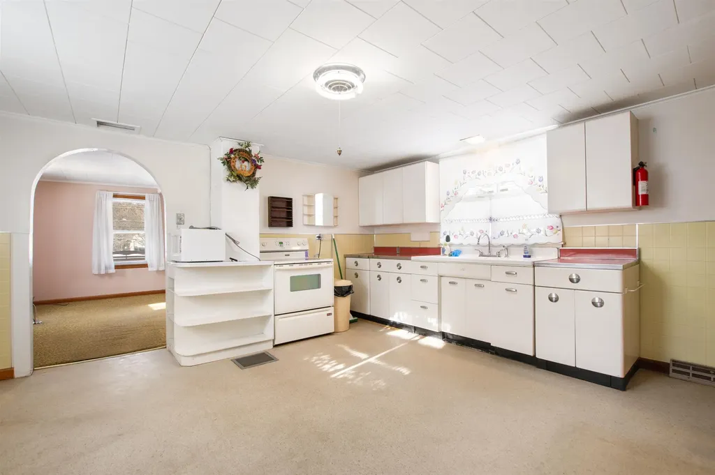 1816 Hutchins Street Berlin NH 03570