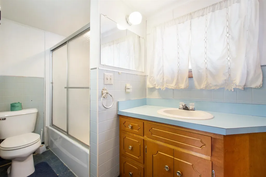 1816 Hutchins Street Berlin NH 03570