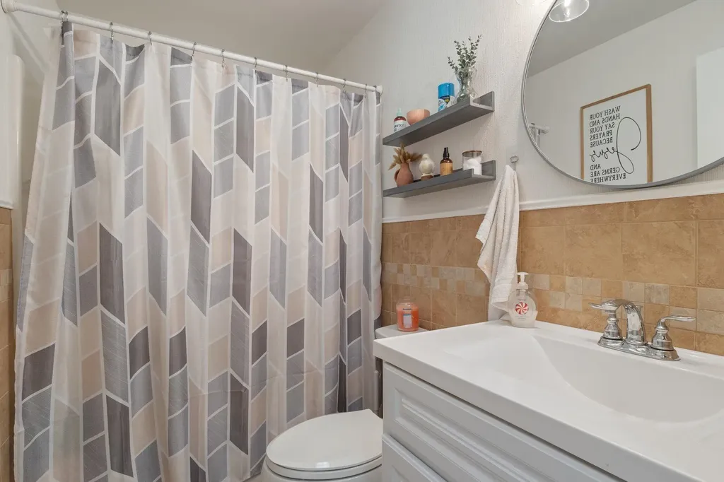 19 Meadow Lark Lane Epsom NH 03234