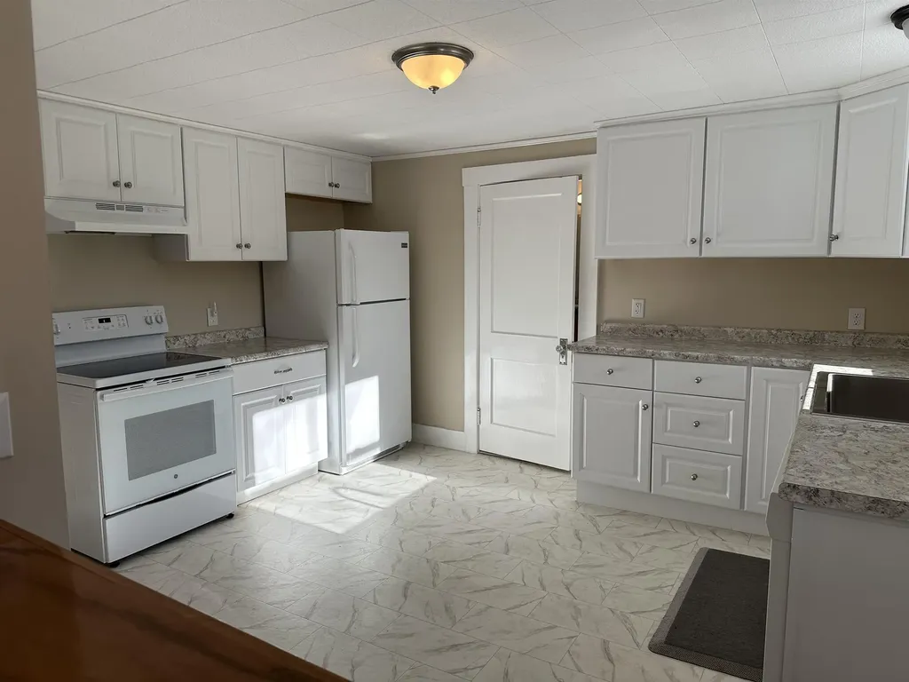 22 Altemont Street Peterborough NH 03458