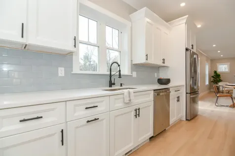 211 Hampstead Road Derry NH 03038