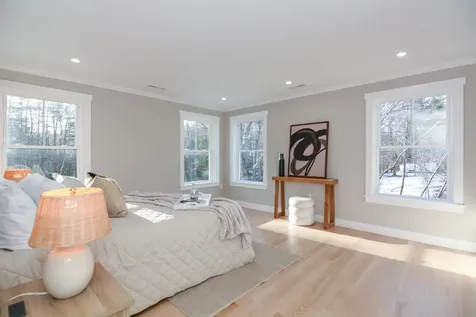 211 Hampstead Road Derry NH 03038