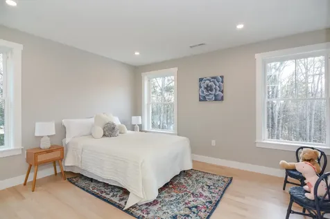 211 Hampstead Road Derry NH 03038