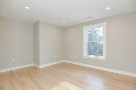 211 Hampstead Road Derry NH 03038