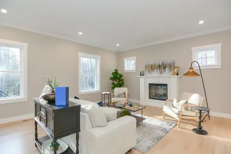 211 Hampstead Road Derry NH 03038