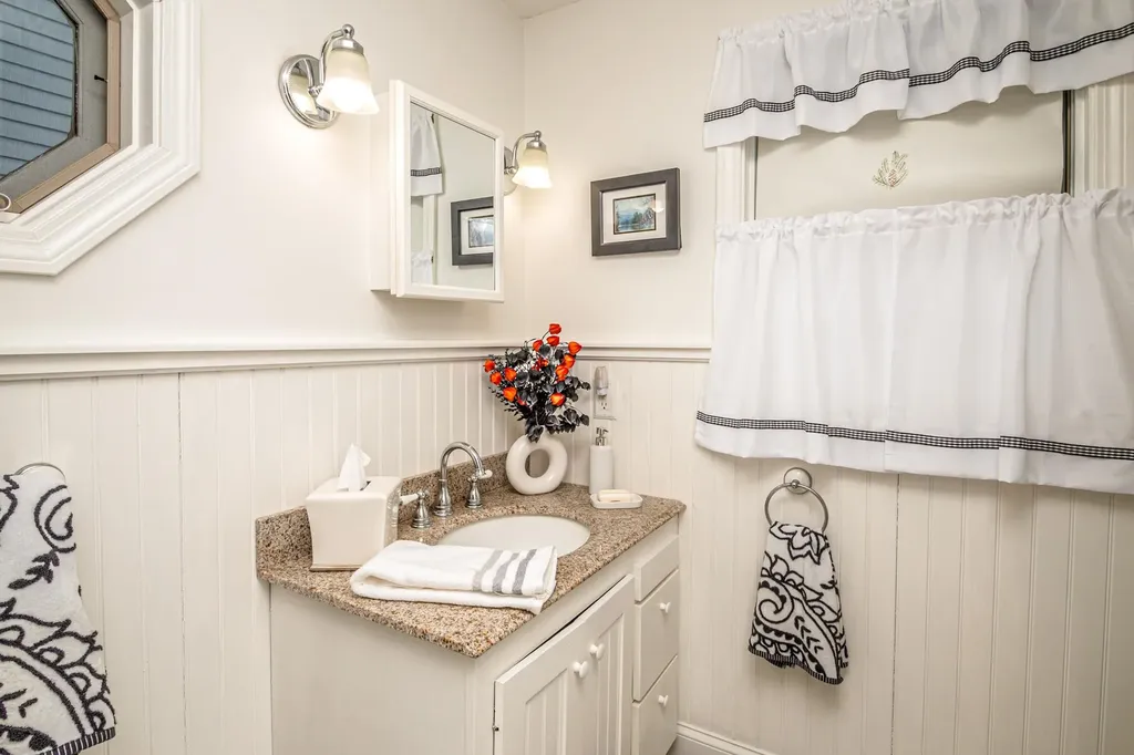 28 Washington Avenue Bartlett NH 03845