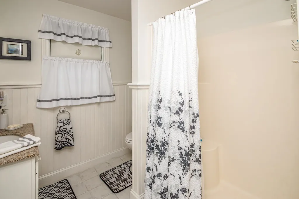 28 Washington Avenue Bartlett NH 03845