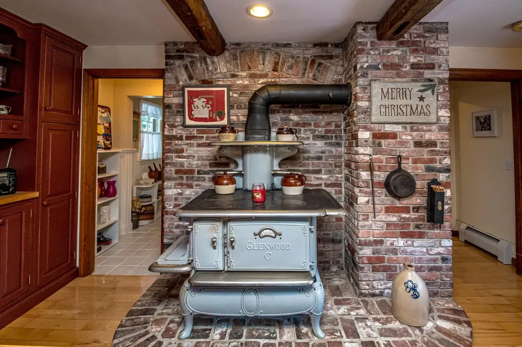 28 Washington Avenue Bartlett NH 03845