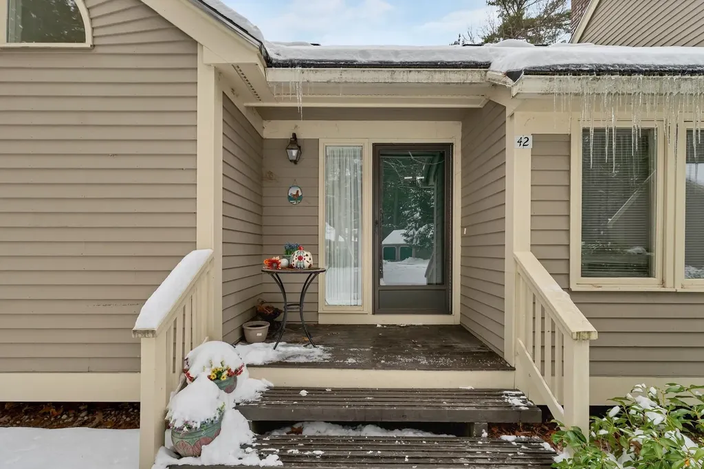 42 Point Breeze Road Wolfeboro NH 03894