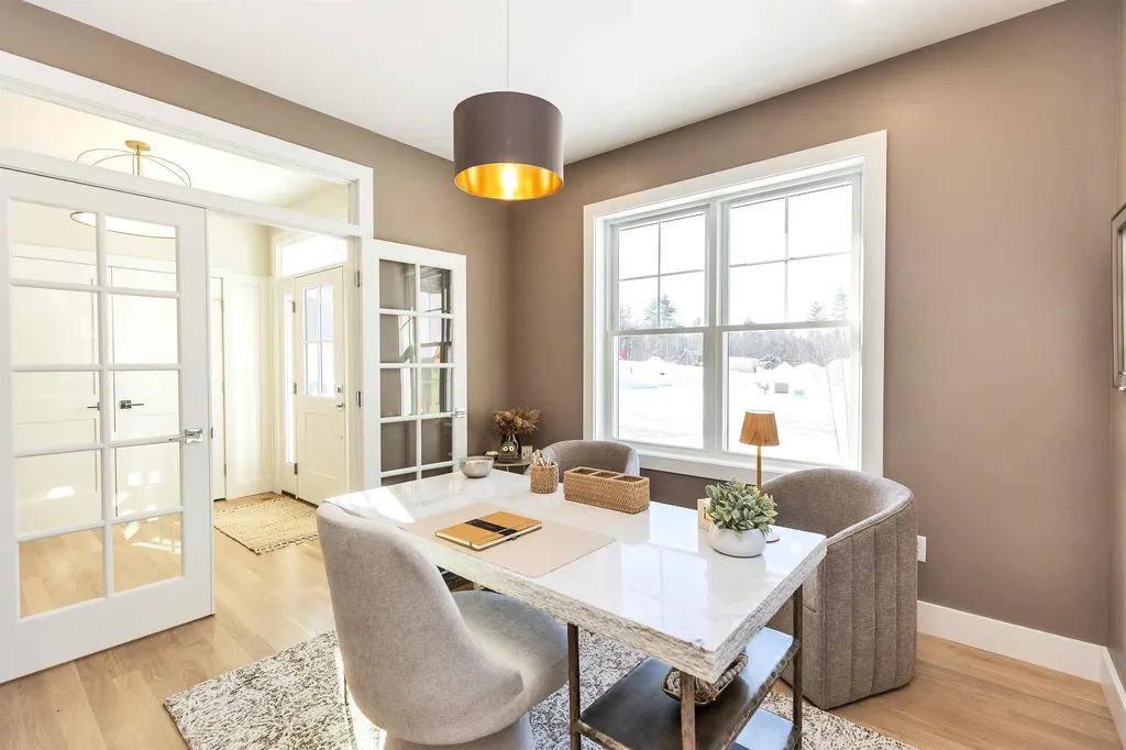 14 Overlook Circle Auburn NH 03032