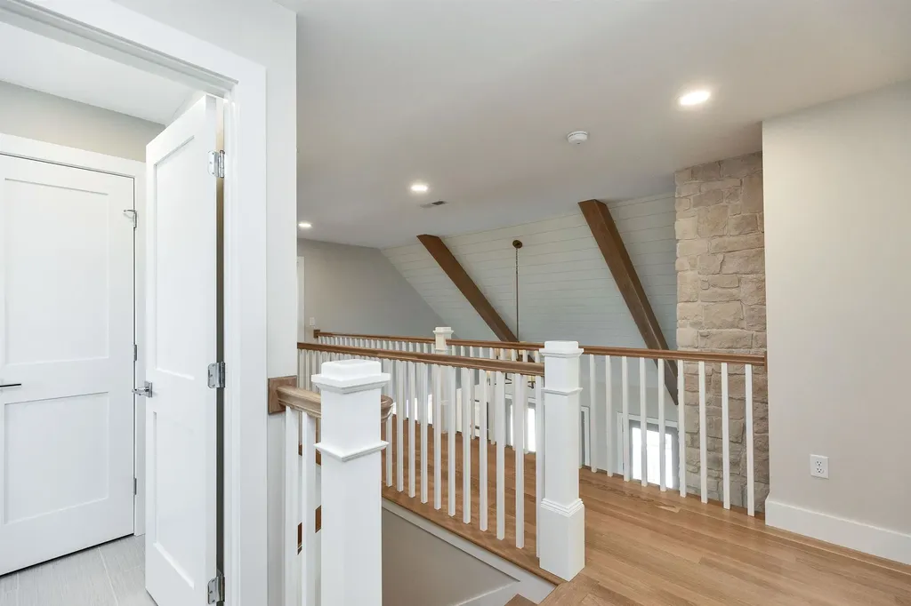 14 Overlook Circle Auburn NH 03032