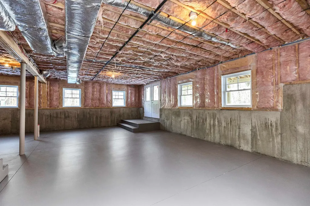 14 Overlook Circle Auburn NH 03032