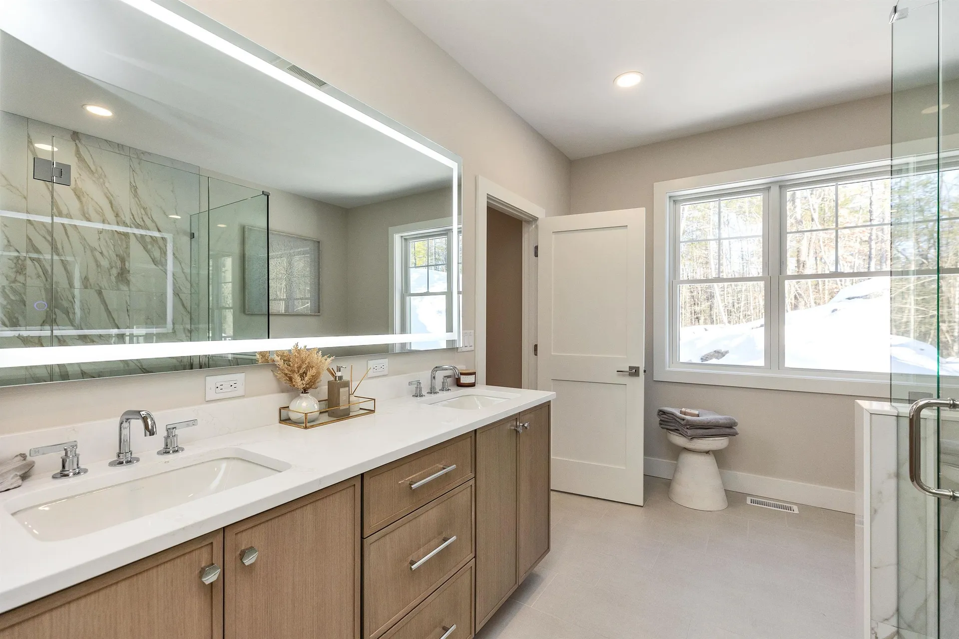 14 Overlook Circle Auburn NH 03032