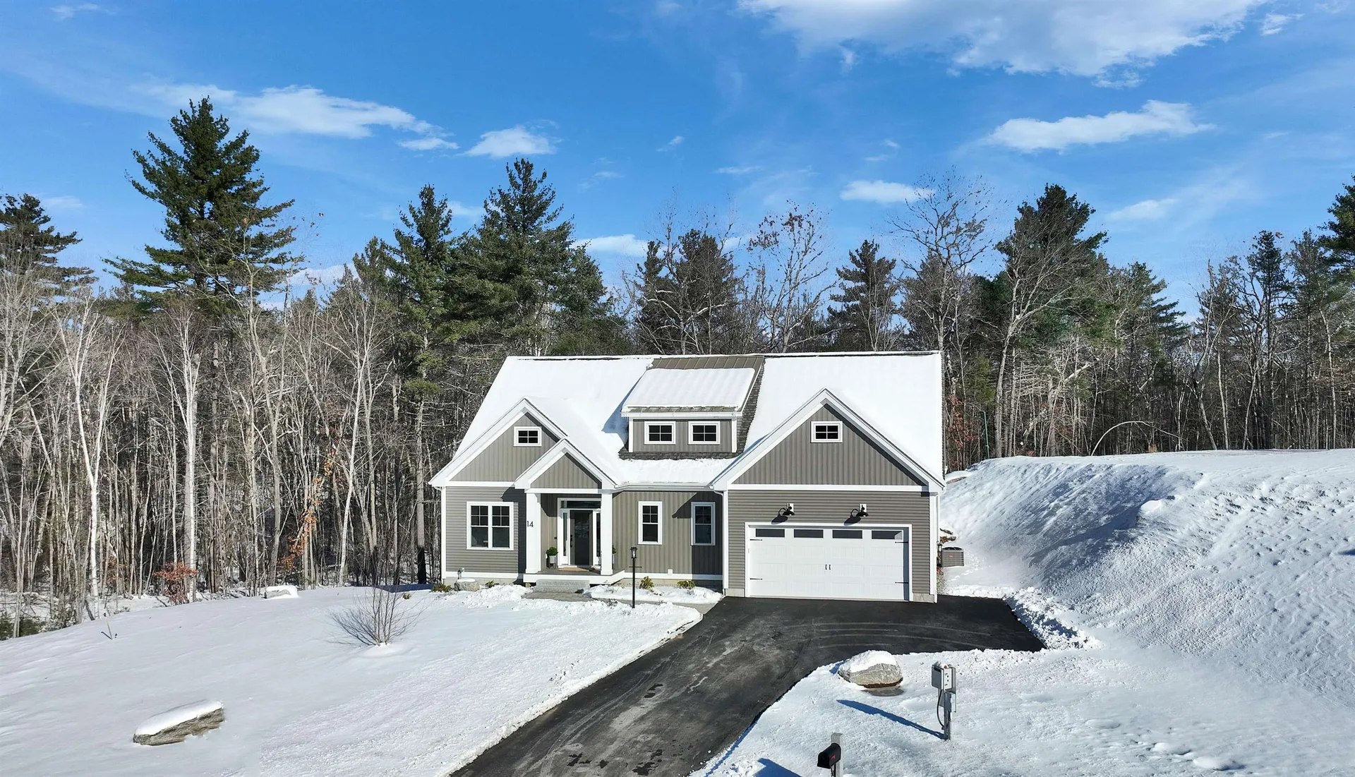 14 Overlook Circle Auburn NH 03032