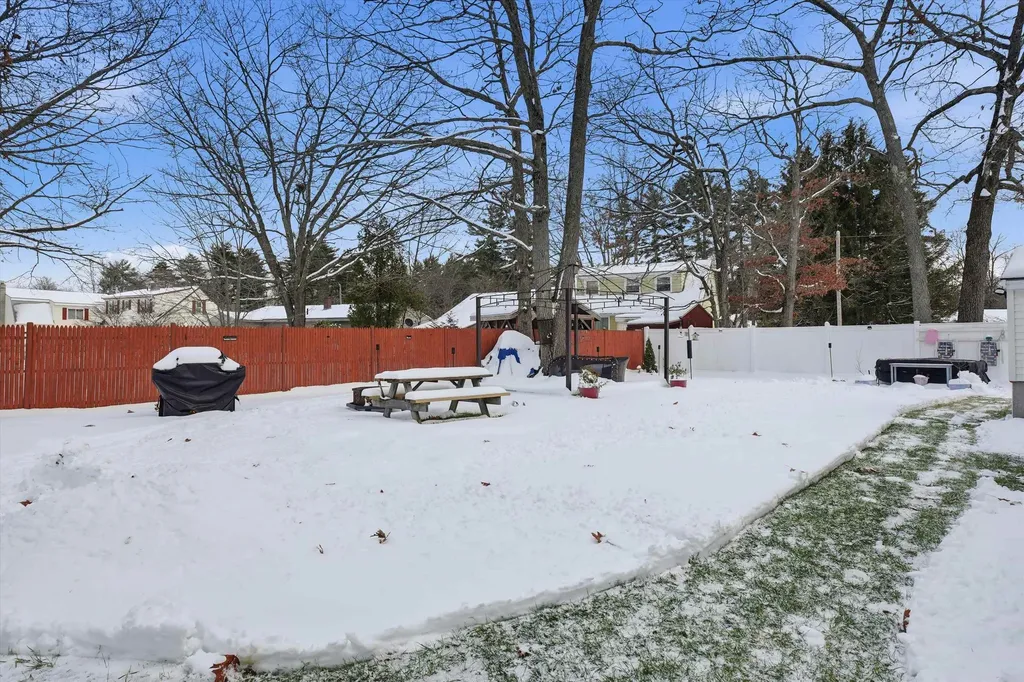 8 Crest Drive Somersworth NH 03878