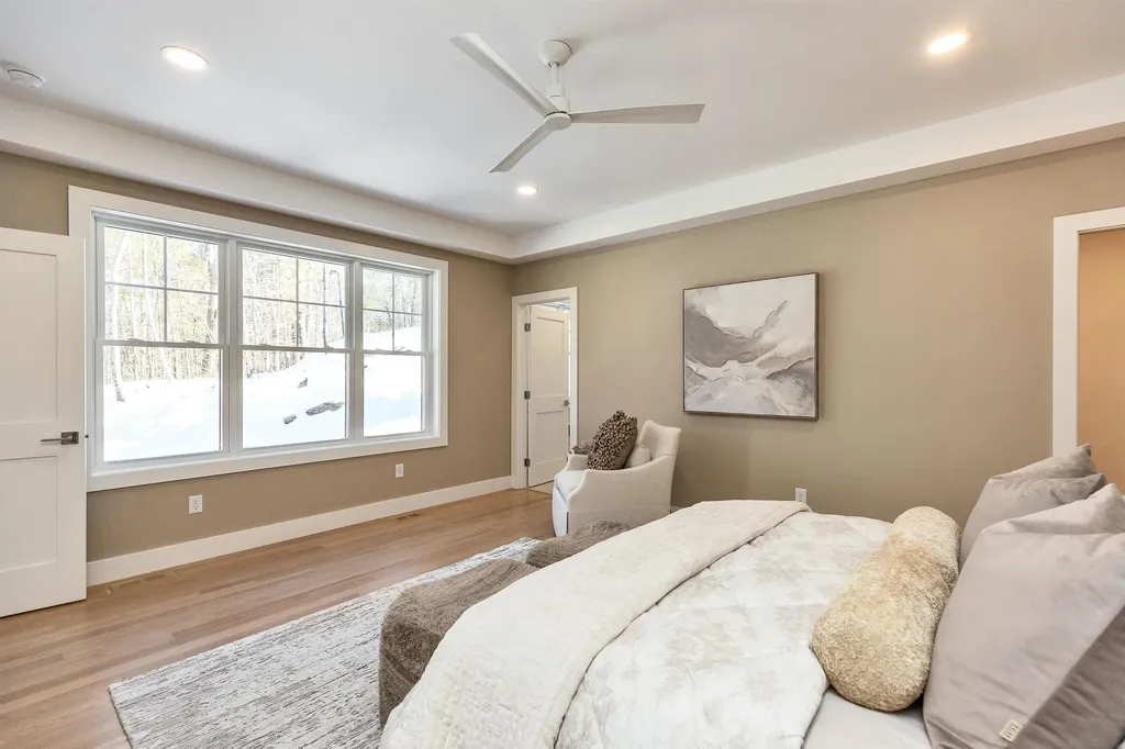 14 Overlook Circle Auburn NH 03032