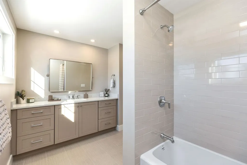 14 Overlook Circle Auburn NH 03032