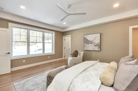 14 Overlook Circle Auburn NH 03032