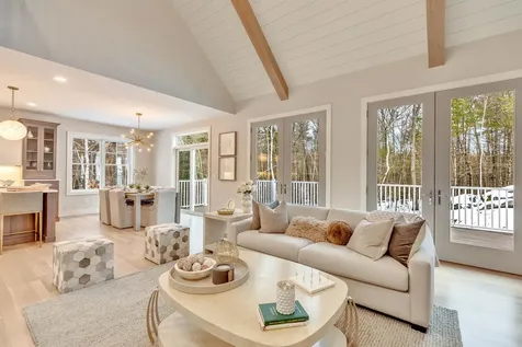 14 Overlook Circle Auburn NH 03032