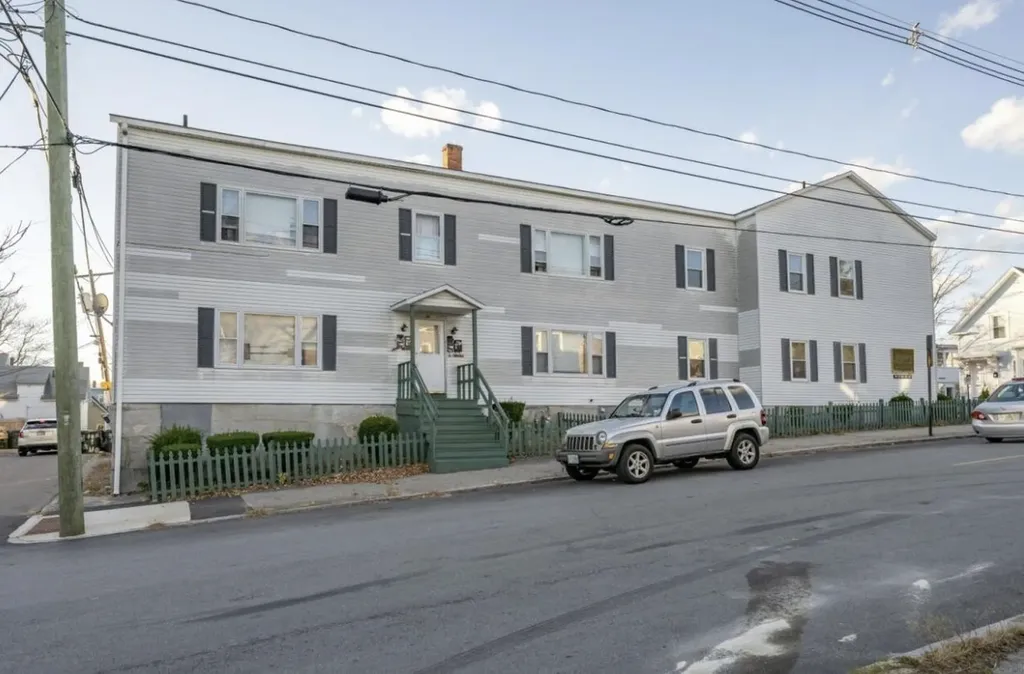 395 Lake Avenue Manchester NH 03103