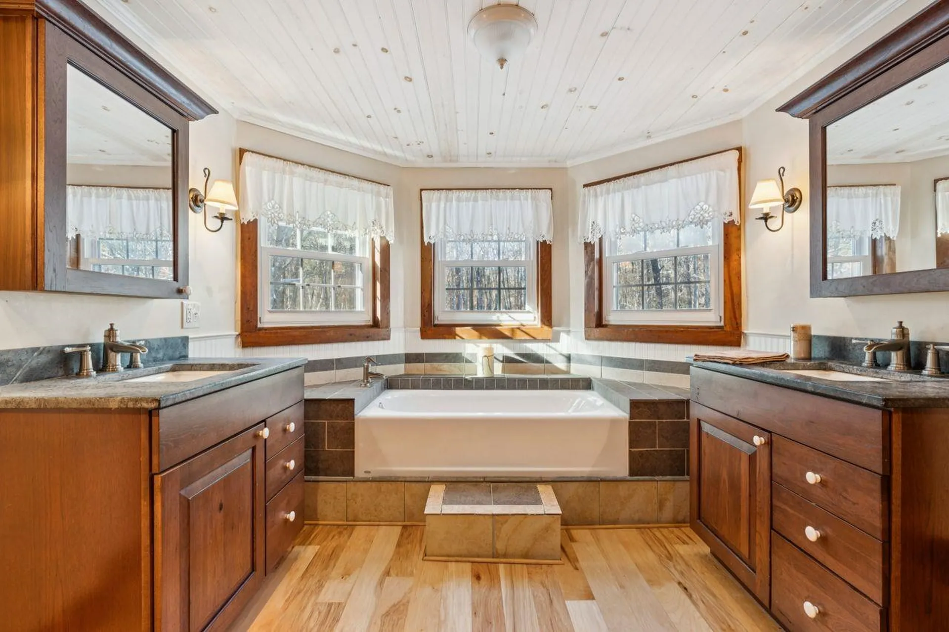 225 Pine River Path Effingham NH 03882