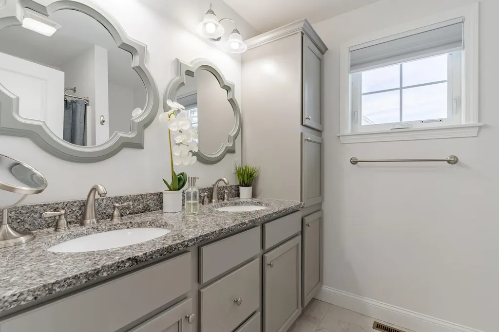 113 Crawley Falls Road Brentwood NH 03833