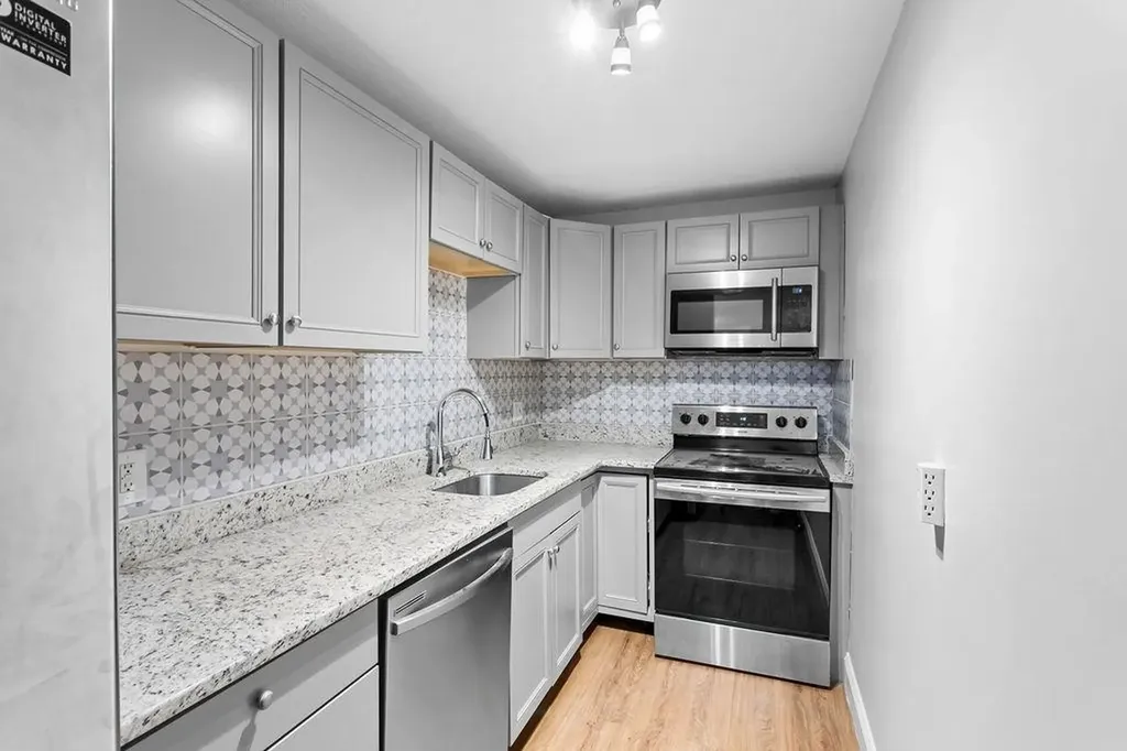 3 Pembroke Drive Derry NH 03038