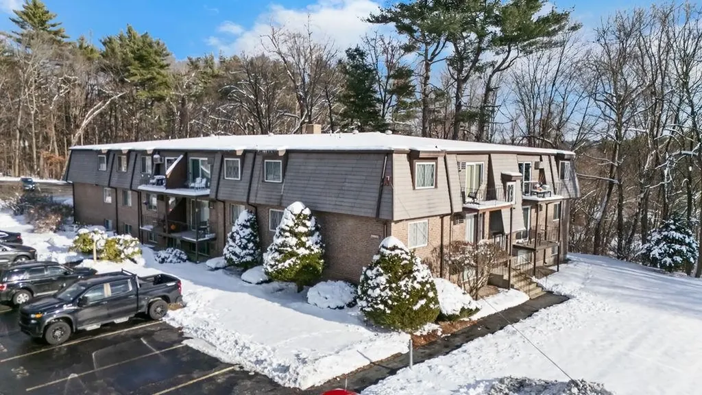 3 Pembroke Drive Derry NH 03038