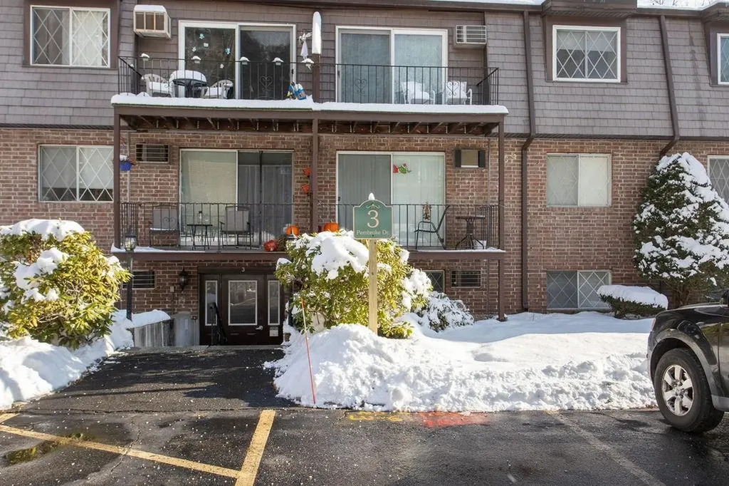 3 Pembroke Drive Derry NH 03038