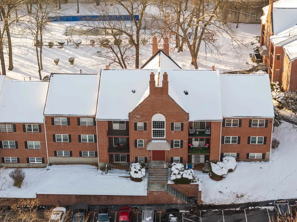 5 Louisburg Square Nashua NH 03060